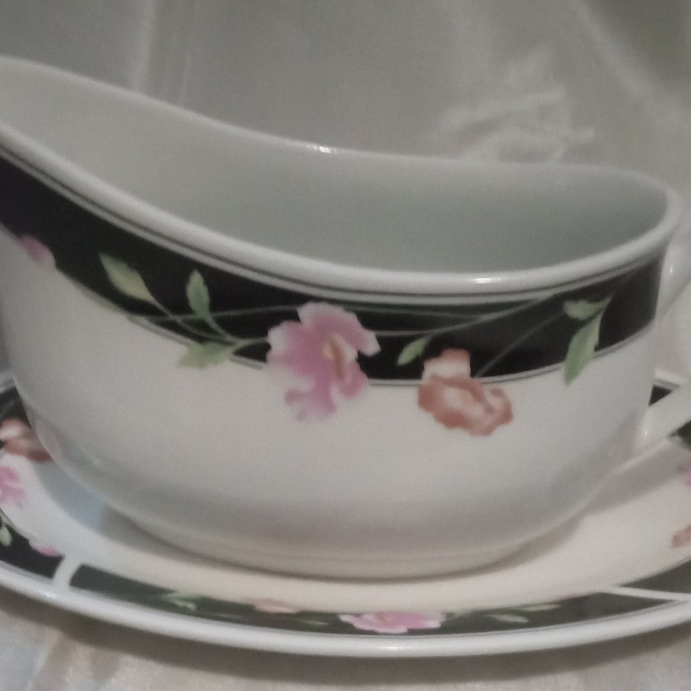 Meiwa mew8 gravy boat bowl and plate pink flowers on black band smooth